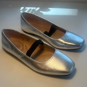 OLD NAVY Silver Women's Ballet Flats